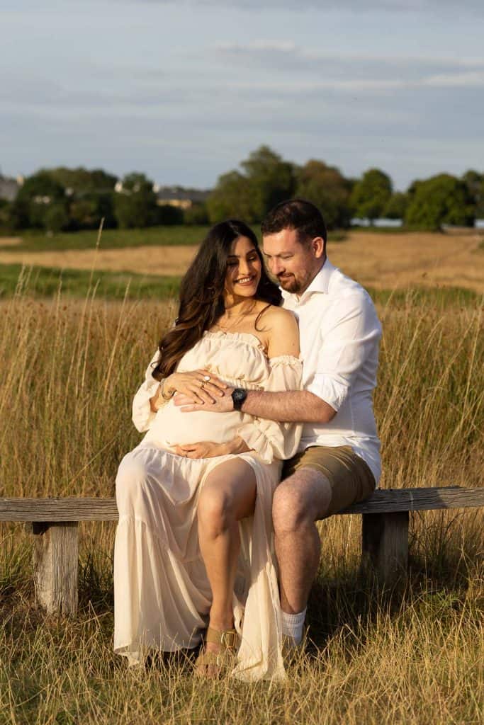 london maternity photography couple bench